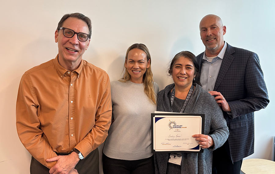 Beatriz Rosas Receives Award